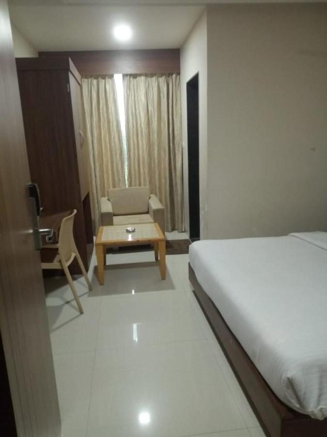 Mnr Resort Piparia ภายนอก รูปภาพ