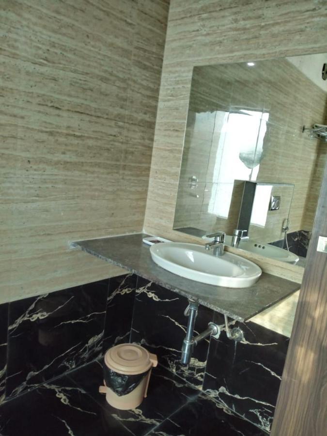 Mnr Resort Piparia ภายนอก รูปภาพ